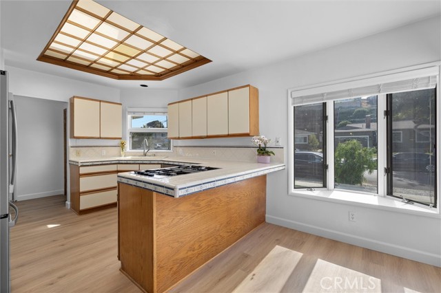 23002 Kathryn Avenue, Torrance CA: https://media.crmls.org/medias/19a0f9e9-0c97-469e-8095-b2be1daa226f.jpg