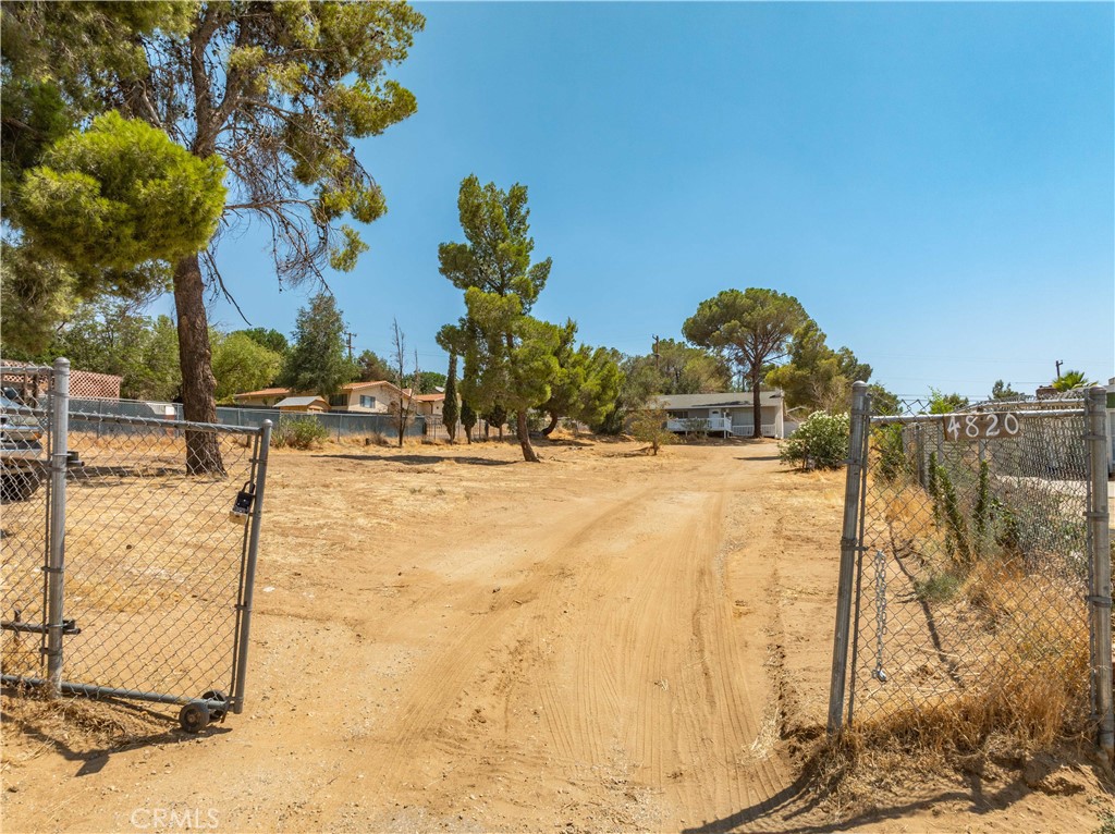https://media.crmls.org/medias/19a10400-d6c0-4289-a35d-032251aaee31.jpg?preset=X-Large