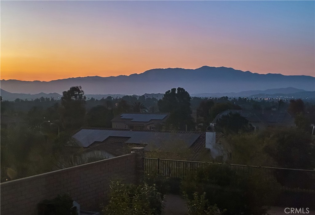 https://media.crmls.org/medias/19a12a63-b2a6-4b86-8669-1ebde27f6869.jpg?preset=X-Large