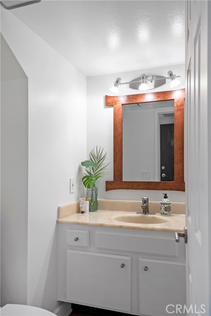 Powder bathroom with custom-made mirror