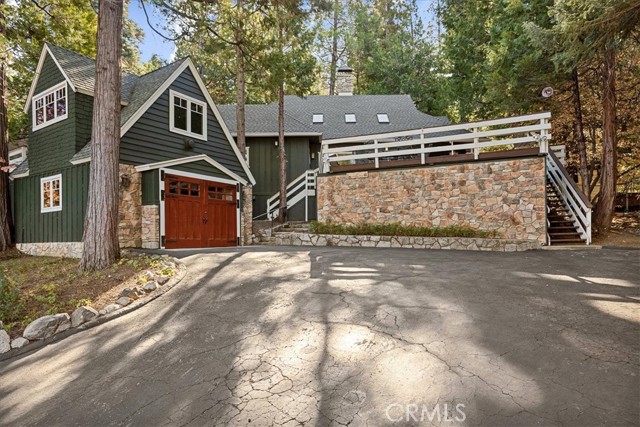 Detail Gallery Image 1 of 39 For 226 Holiday Dr, Lake Arrowhead,  CA 92352 - 4 Beds | 3/1 Baths