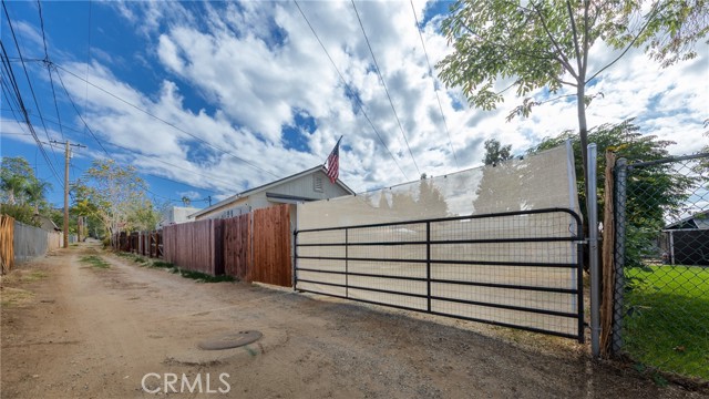 35134 Avenue C, Yucaipa CA: https://media.crmls.org/medias/19a1c005-4c21-43b2-82a8-49afd34710cf.jpg