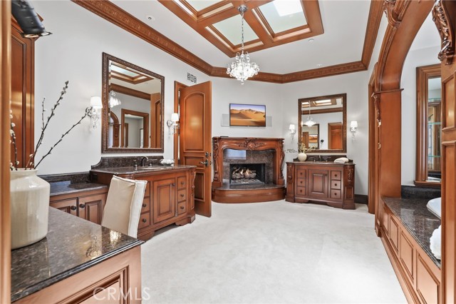 20 Cherry Hills Lane, Newport Beach CA: https://media.crmls.org/medias/19a29e91-5eda-4d15-93bf-ac797f48bb6b.jpg