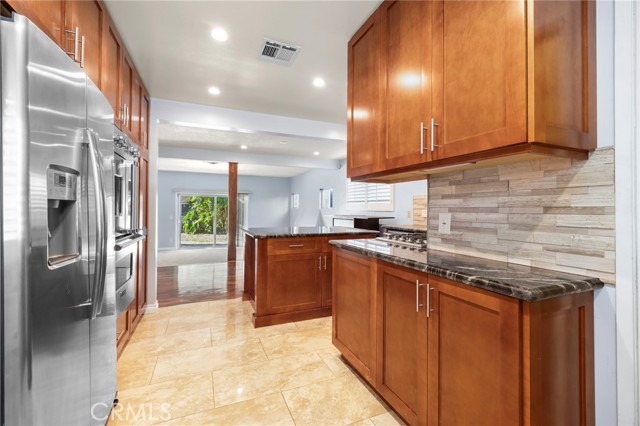 Detail Gallery Image 10 of 24 For 9813 Rhea, Northridge,  CA 91324 - 4 Beds | 2 Baths