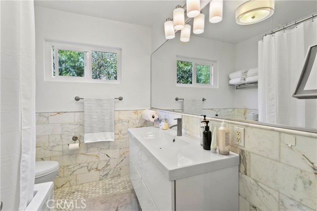 1570 Via Capri, Laguna Beach CA: https://media.crmls.org/medias/19a31d36-bcf1-469a-9ad9-1c30e26c5795.jpg