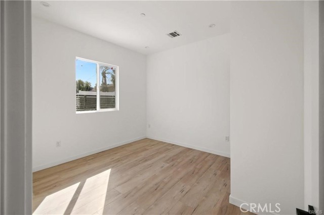 Detail Gallery Image 30 of 36 For 7842 Lasaine Ave, Northridge,  CA 91325 - 7 Beds | 5/1 Baths