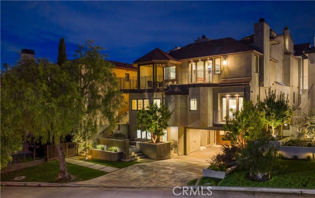 Detail Gallery Image 2 of 28 For 2204 Waterfront Dr, Corona Del Mar,  CA 92625 - 5 Beds | 5/1 Baths