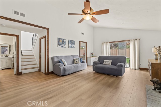 16606 Shinedale Drive, Canyon Country CA: https://media.crmls.org/medias/19a401ad-7ae7-4993-84fb-7e22522aab84.jpg
