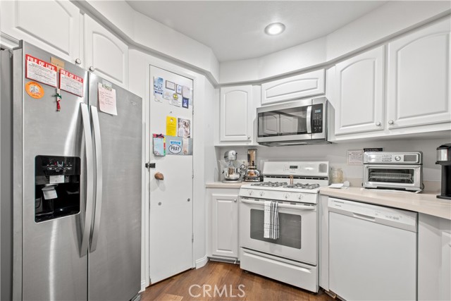 5200 Irvine Blvd., Irvine CA: https://media.crmls.org/medias/19a4fcab-e0f8-4e44-9b60-8173495722aa.jpg