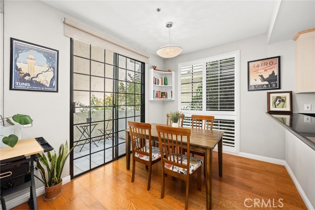 245 S Holliston Avenue, Pasadena CA: https://media.crmls.org/medias/19a516dc-2171-4b4b-bbc5-65b2365c9ef1.jpg
