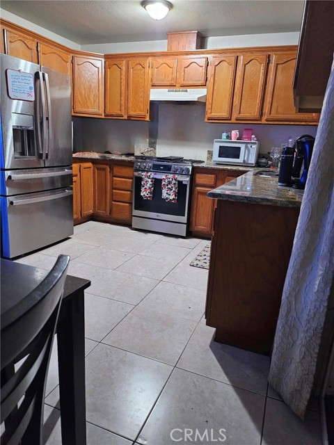 Detail Gallery Image 10 of 10 For 868 S Ironwood, Bloomington,  CA 92316 - 4 Beds | 2 Baths