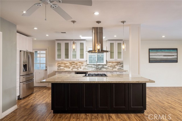 18102 18102 Hartlund Lane, Huntington Beach CA: https://media.crmls.org/medias/19a60b7e-a4e5-459c-ac34-26b6e999c44d.jpg