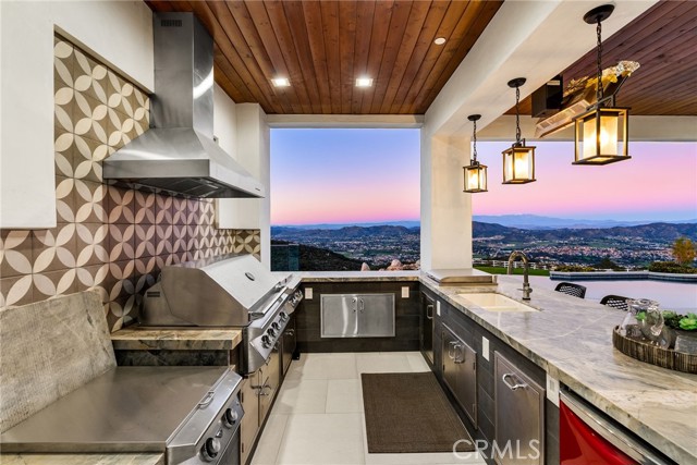 Detail Gallery Image 11 of 69 For 37730 via Baya, Murrieta,  CA 92562 - 7 Beds | 7/2 Baths