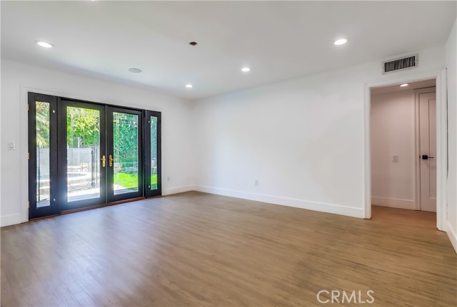 5528 Voletta Place, Valley Village CA: https://media.crmls.org/medias/19a6583a-a59c-4544-ba72-fa51926d4cdd.jpg