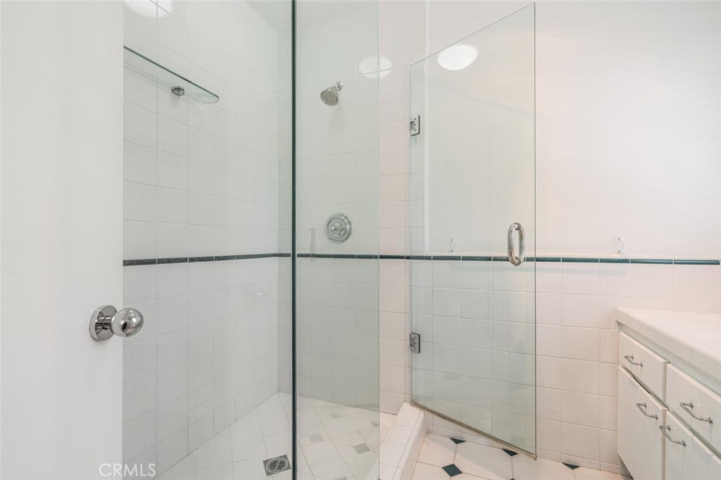 https://media.crmls.org/medias/19a75e36-4a62-41d8-be69-5511b60138e3.jpg?preset=X-Large