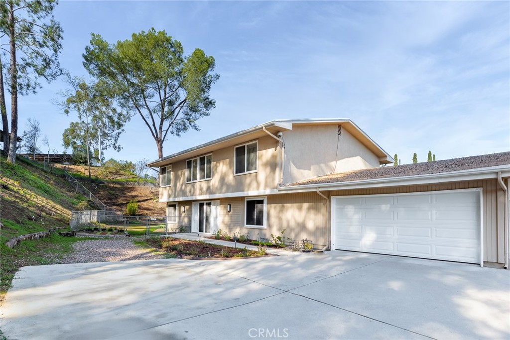 5851 El Canon Avenue, Woodland Hills, CA 91367