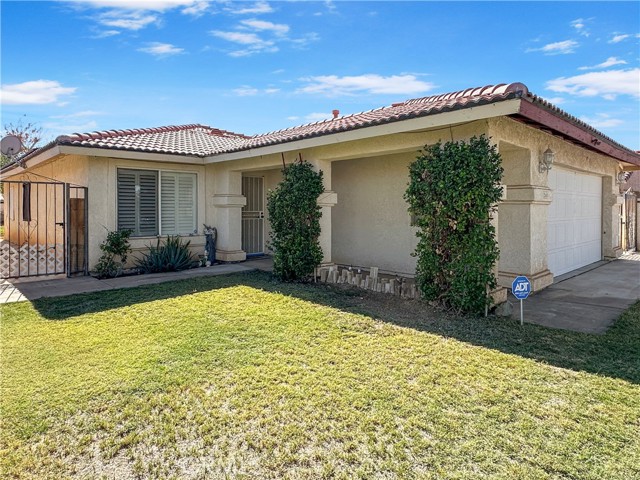 260 E Oasis Street, Blythe CA: https://media.crmls.org/medias/19a829ba-5f6e-4f5c-9c92-8ef2b6f82f34.jpg