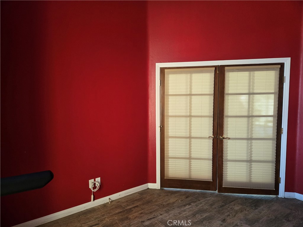 https://media.crmls.org/medias/19a89bf8-ee5b-4709-94fc-4310024ca0b4.jpg?preset=X-Large