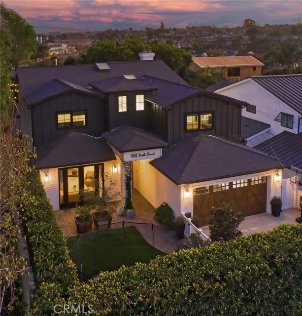 Detail Gallery Image 2 of 60 For 1852 6th, Manhattan Beach,  CA 90266 - 5 Beds | 3 Baths