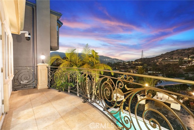 Detail Gallery Image 38 of 75 For 1958 Calafia St, Glendale,  CA 91208 - 5 Beds | 5 Baths