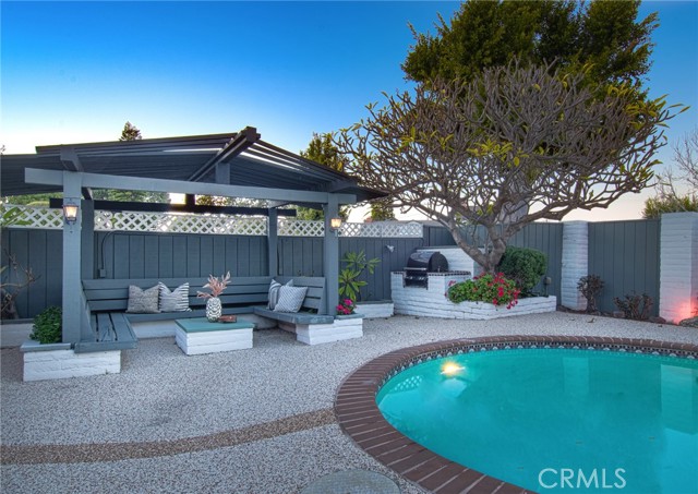 Detail Gallery Image 30 of 42 For 395 Meadow Ln, Newport Beach,  CA 92660 - 3 Beds | 3 Baths