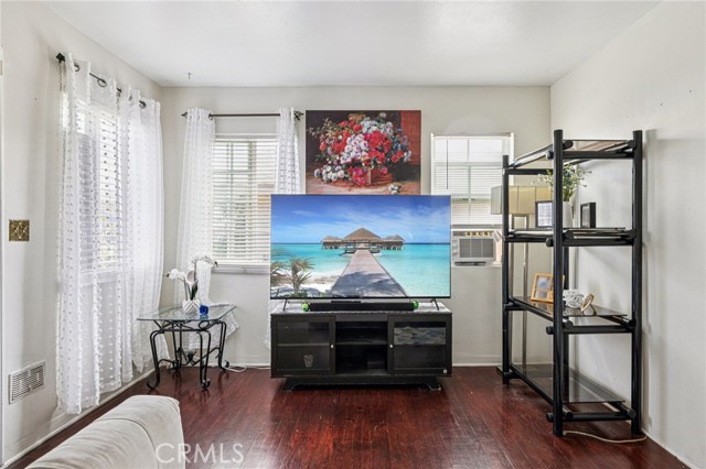 Detail Gallery Image 6 of 23 For 2938 Oakwood, Lynwood,  CA 90262 - 2 Beds | 1 Baths