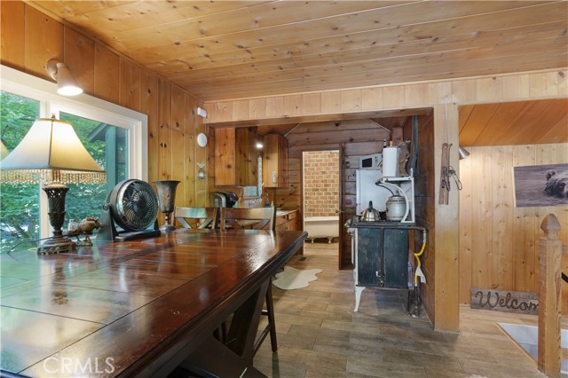 Detail Gallery Image 9 of 29 For 825 Cottage Grove Rd, Lake Arrowhead,  CA 92352 - 2 Beds | 1 Baths