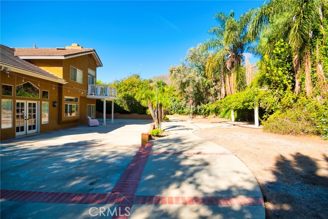 Detail Gallery Image 11 of 15 For 16 Los Felis, Pomona,  CA 91766 - 4 Beds | 4 Baths