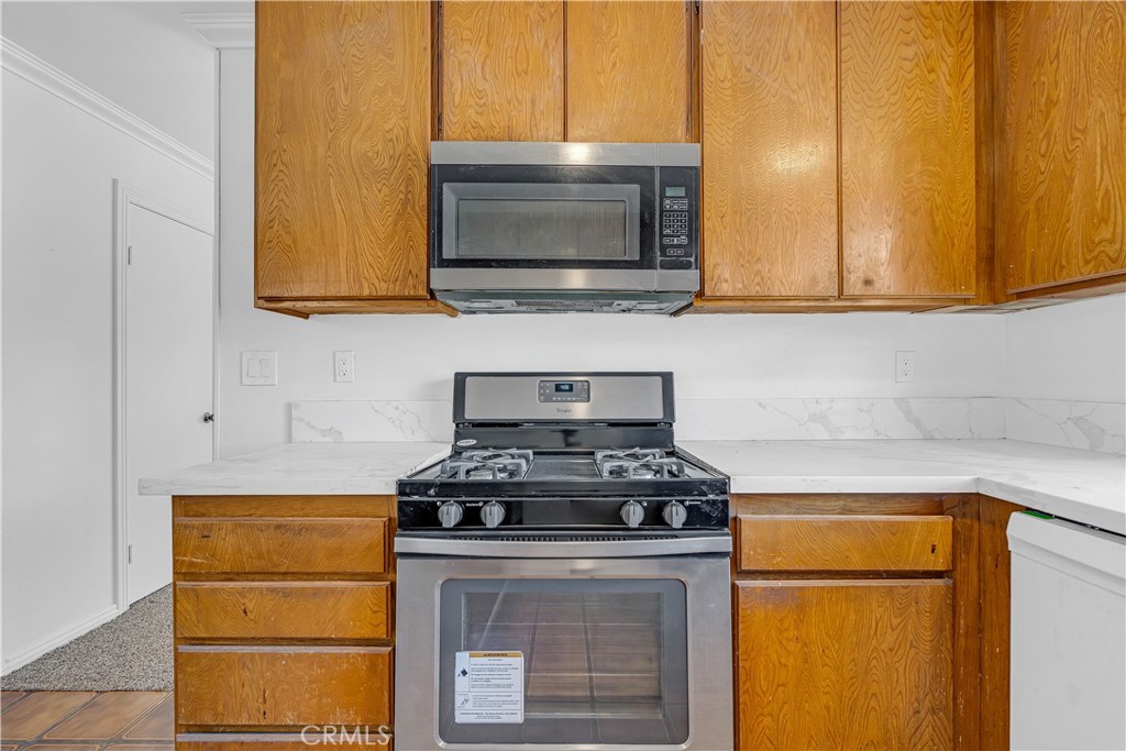 https://media.crmls.org/medias/19aaaf10-394d-46ef-b4f1-ab4886025189.jpg?preset=X-Large