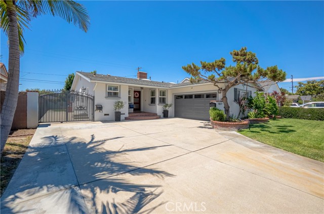 Detail Gallery Image 3 of 54 For 10227 Rives Ave, Downey,  CA 90241 - 4 Beds | 3 Baths