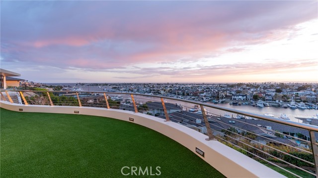 Detail Gallery Image 10 of 70 For 1409 Dolphin Terrace, Corona Del Mar,  CA 92625 - 5 Beds | 5/2 Baths