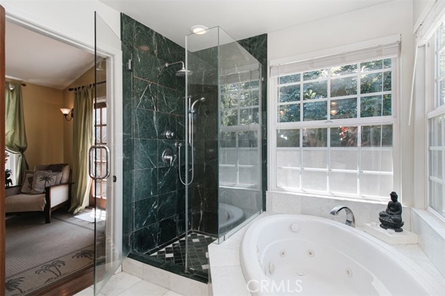 22046 Buena Ventura Street, Woodland Hills CA: https://media.crmls.org/medias/19ab726b-9931-44a1-8022-e1d7b4439839.jpg