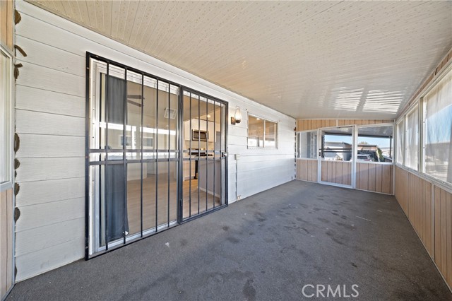 1895 W Devonshire Avenue, Hemet CA: https://media.crmls.org/medias/19ac1a61-43a2-46c3-b36e-3dbb8b7176e9.jpg