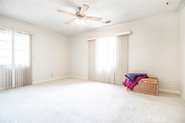 1422 W Riverside Drive, Burbank CA: https://media.crmls.org/medias/19ad2fdb-014a-43d9-8710-3cb7e3d90c50.jpg