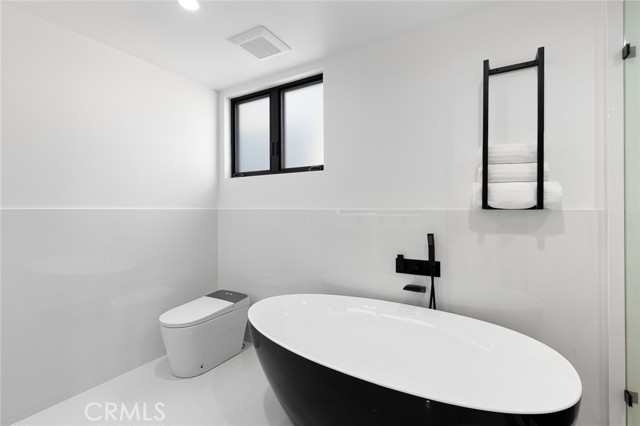 Detail Gallery Image 31 of 58 For 5134 Medina Rd, Woodland Hills,  CA 91364 - 5 Beds | 5/1 Baths