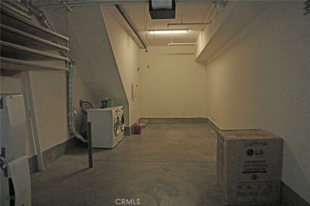 https://media.crmls.org/medias/19ada6ca-3e4e-401b-b196-98c7c3340a45.jpg?preset=X-Large