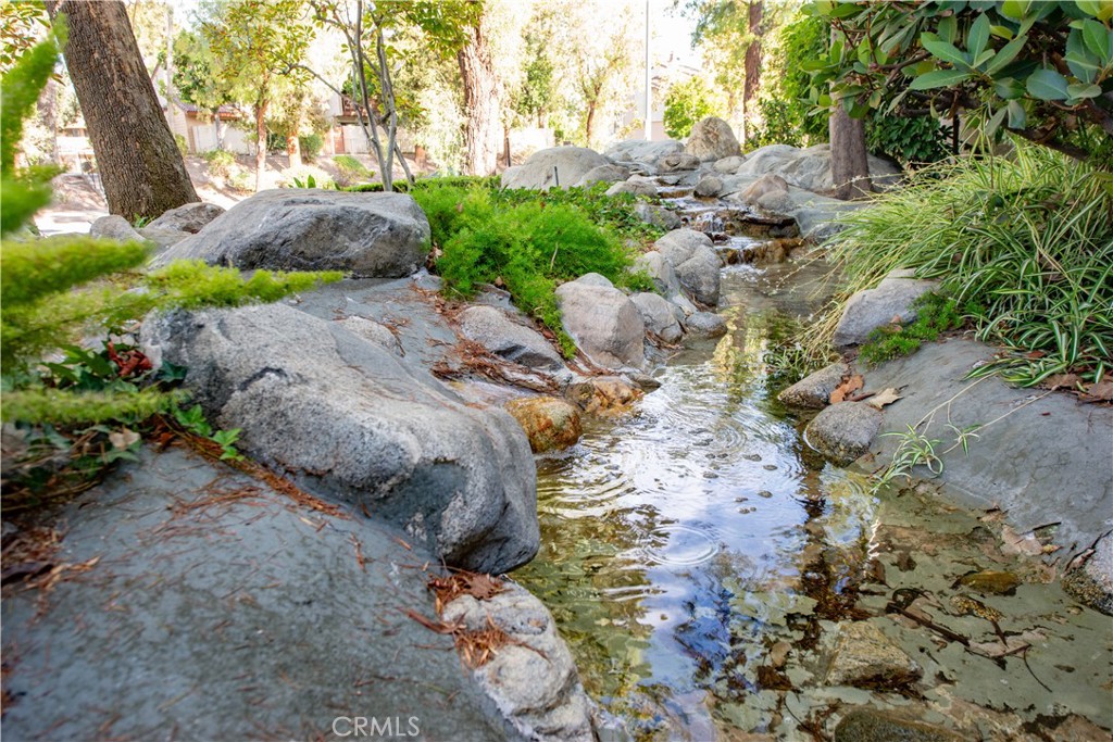 https://media.crmls.org/medias/19adab81-46e4-4ee2-a4e0-9ad3e7d275d4.jpg?preset=X-Large