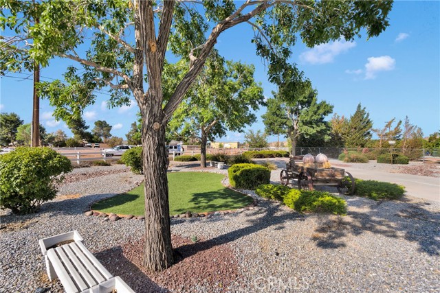 14908 Dakota Road, Apple Valley CA: https://media.crmls.org/medias/19adb08c-11bb-4928-872d-b7d7b77bd3d9.jpg