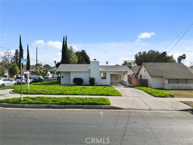 Detail Gallery Image 1 of 29 For 13500 Gridley St, San Fernando,  CA 91340 - 4 Beds | 2 Baths