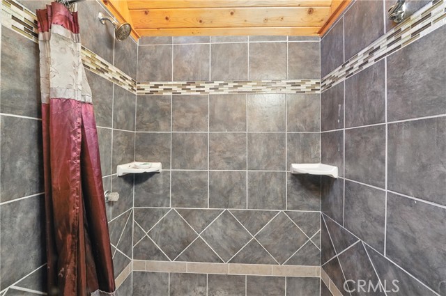 373 Redwood Lane, Crestline CA: https://media.crmls.org/medias/19aeab5d-ed2a-4215-a1cc-54a1e961b50a.jpg