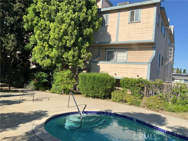 Detail Gallery Image 5 of 45 For 9917 Independence Ave #C,  Chatsworth,  CA 91311 - 2 Beds | 2 Baths