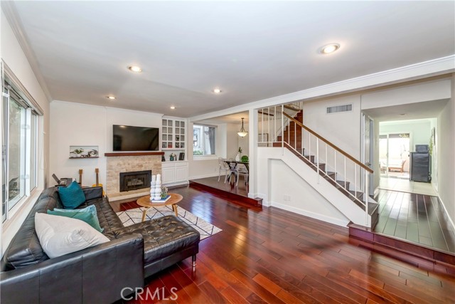A photo of property located at 5660 Etiwanda AV, Tarzana