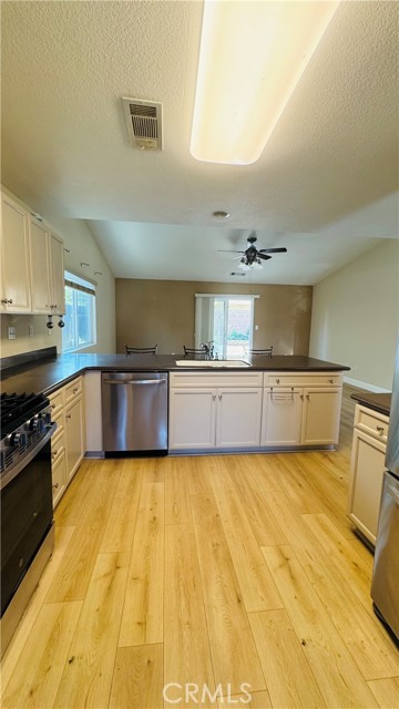 Detail Gallery Image 4 of 23 For 2622 Casa Serena Dr, Delano,  CA 93215 - 3 Beds | 2 Baths