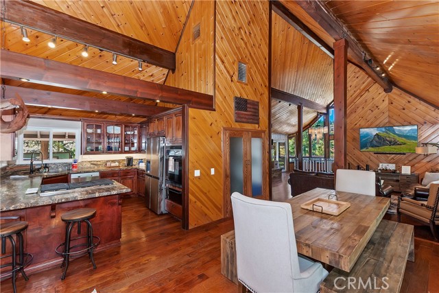 Detail Gallery Image 11 of 65 For 825 Grass Valley Rd, Lake Arrowhead,  CA 92352 - 5 Beds | 5/1 Baths