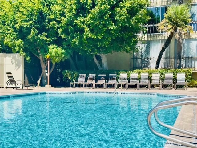 12720 Burbank Boulevard, Valley Village CA: https://media.crmls.org/medias/19af8c39-0b52-4b70-8251-aae8e7065d22.jpg