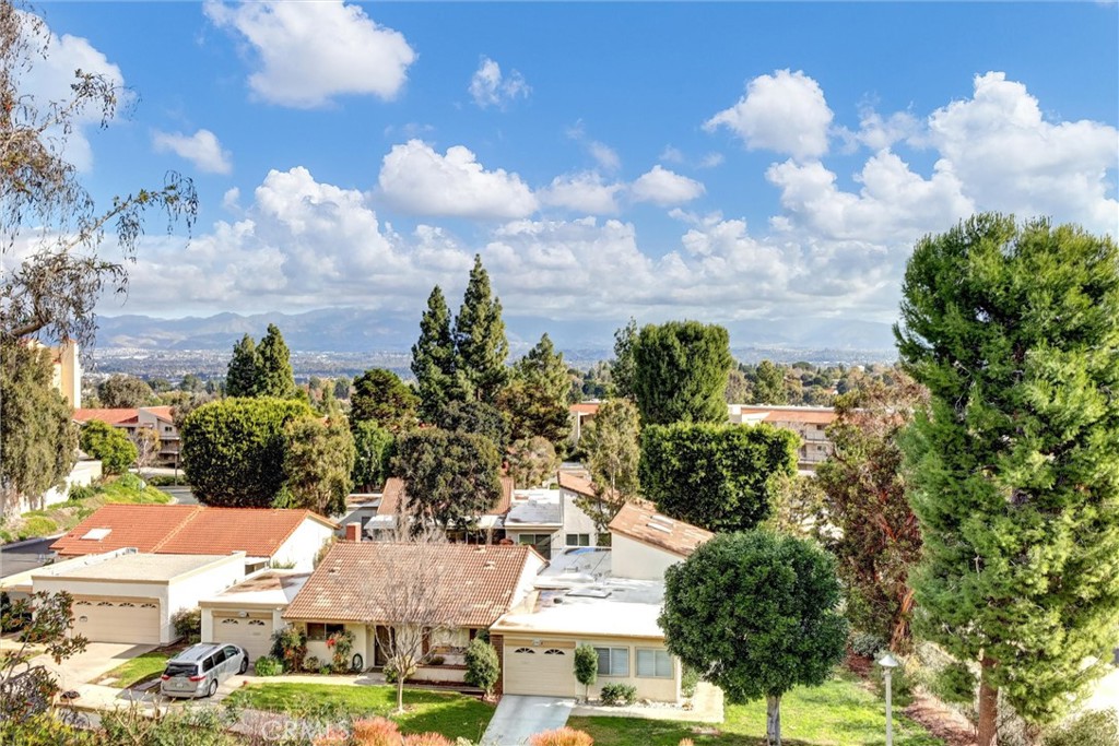 https://media.crmls.org/medias/19b12883-894b-4f5f-8934-eb304ce1bf29.jpg?preset=X-Large