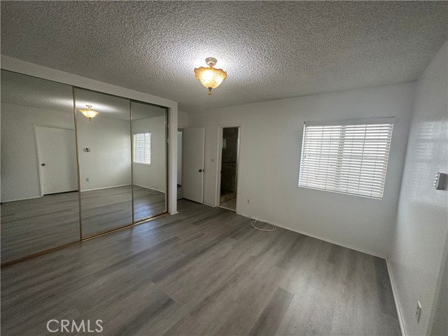 Detail Gallery Image 7 of 15 For 23832 Calvert St, Woodland Hills,  CA 91367 - 4 Beds | 2 Baths