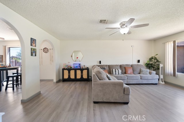 1107 B Street, Brawley CA: https://media.crmls.org/medias/19b1e79c-c876-453e-bc28-e4daf3a8c99e.jpg