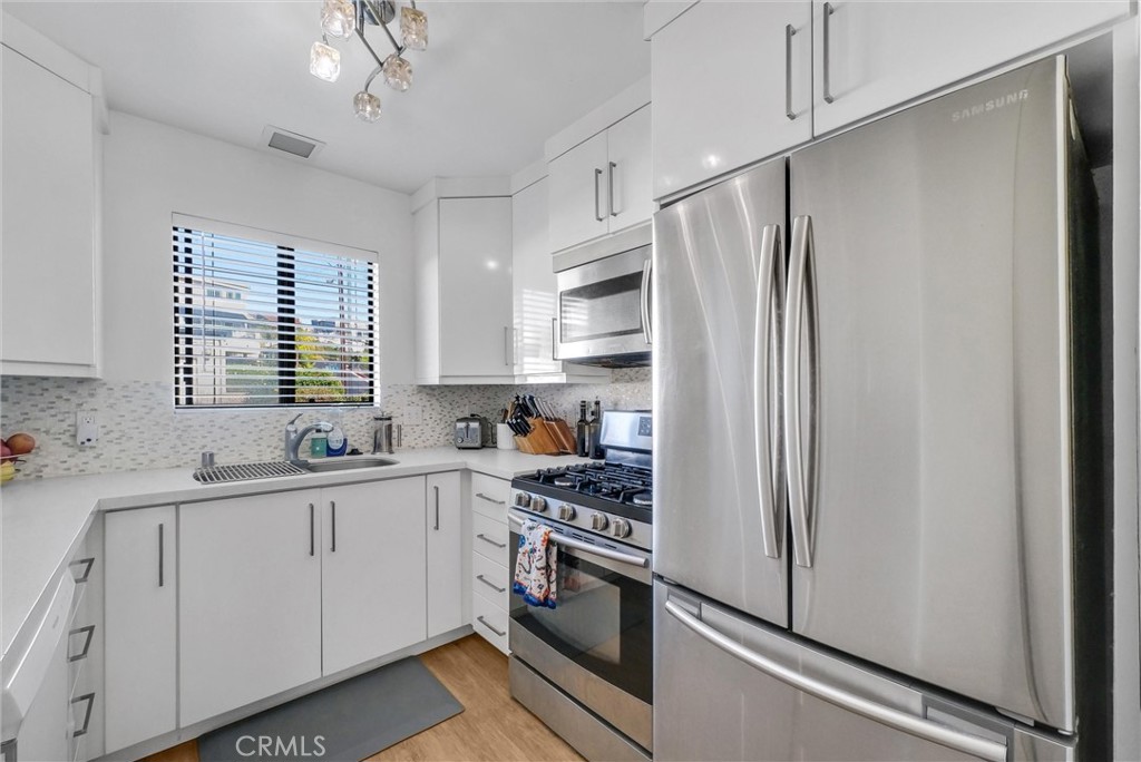 MLS #OC25257932 image #8