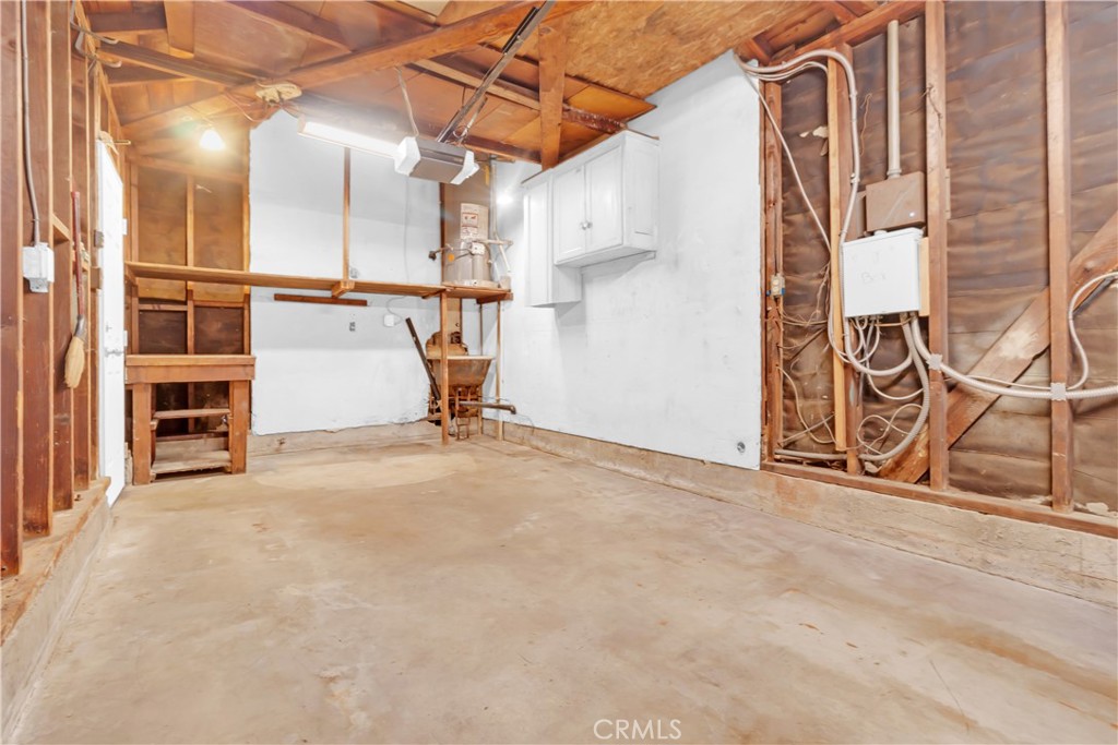 https://media.crmls.org/medias/19b36a56-aad8-4484-b6ee-9567cda31edf.jpg?preset=X-Large